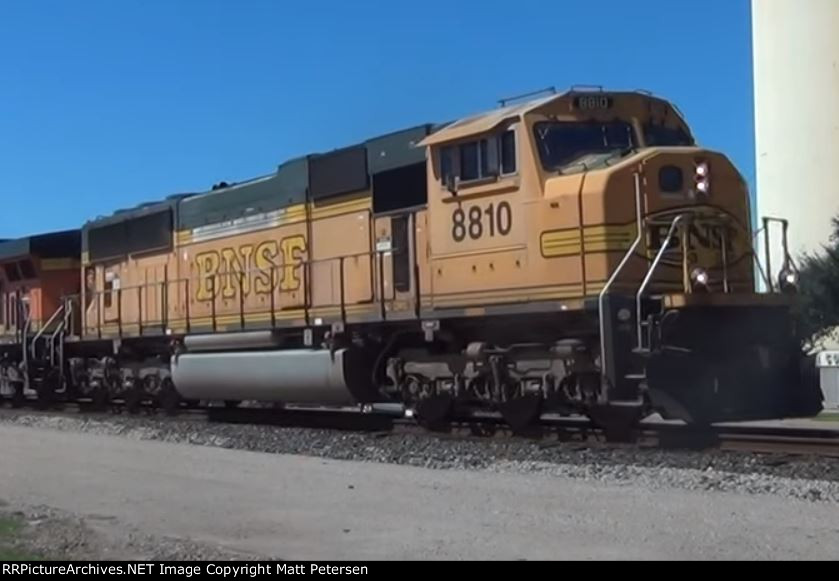 BNSF 8810